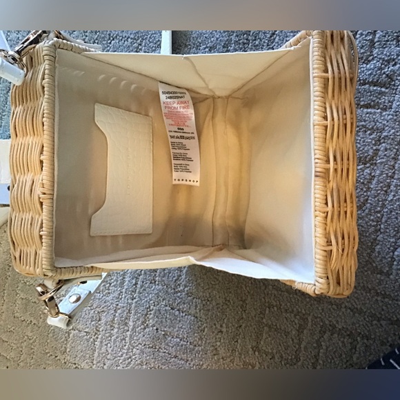 NWOT Topshop wicker handbag with shell closure - Picture 10 of 11